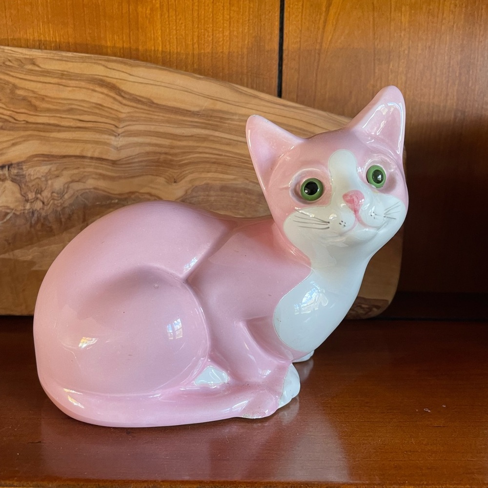 VINTAGE CAT FIGURINE